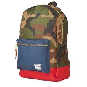 HERSCHEL SUPPLY CO. SETTLEMENT BACK PACK WOODLAND CAMO, NAVY & RED